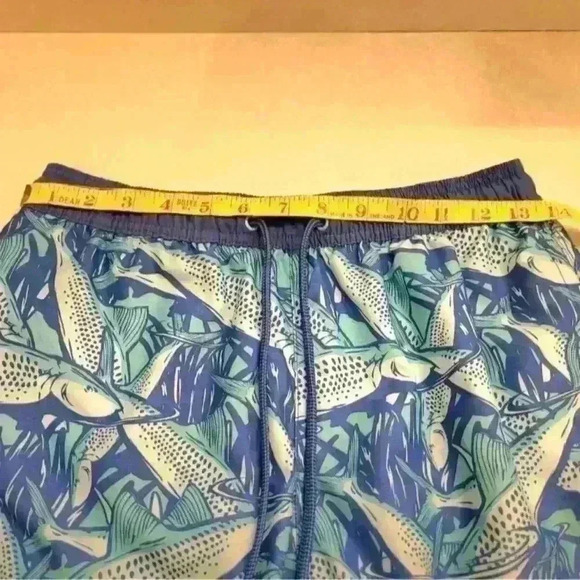 Vineyard Vines Swim Shorts Mens XS Board Trunks Blue Fish Lined Beach Fi… - Picture 9 of 11